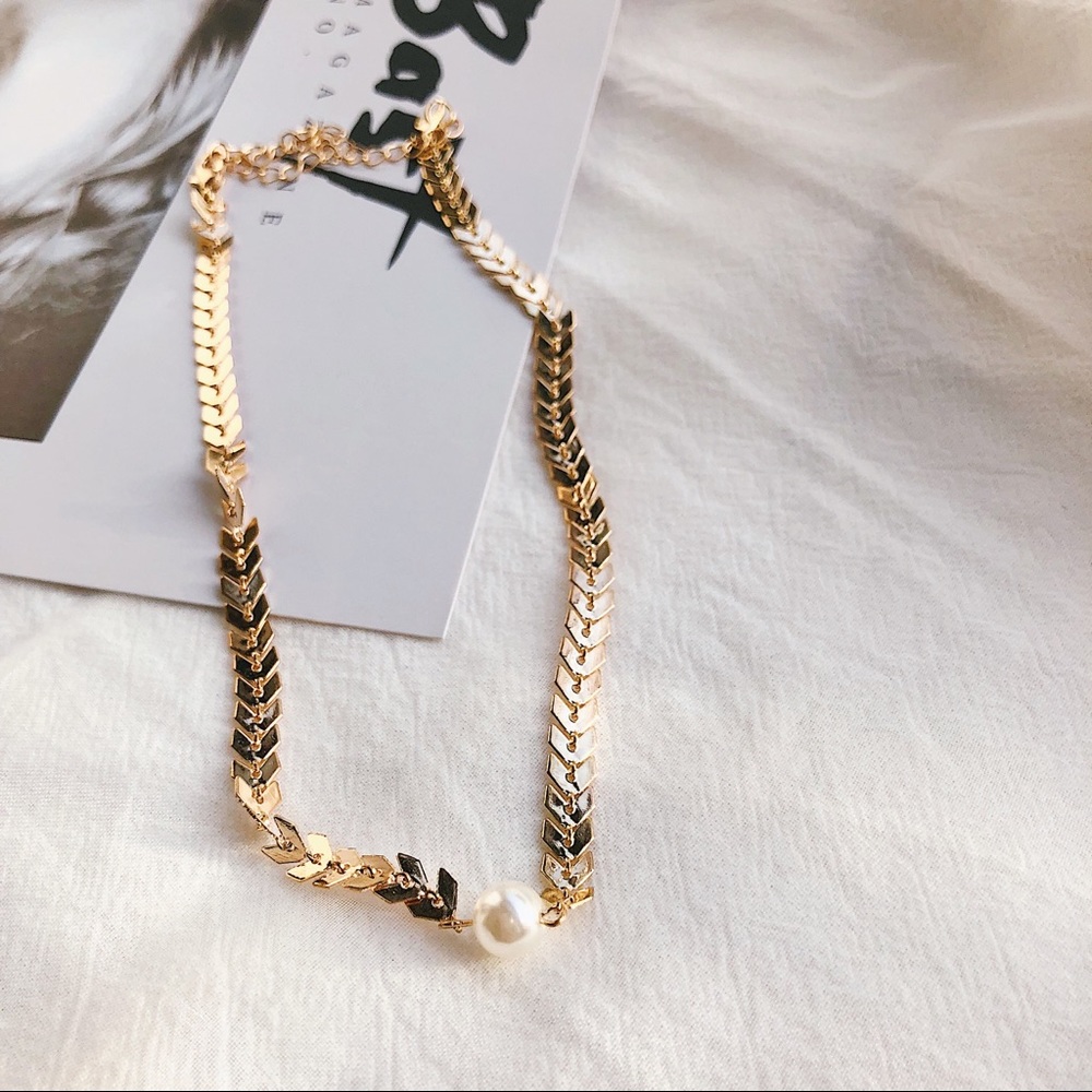 Gold Dainty Minimalist Pearl Chocker - Picture 4 of 6